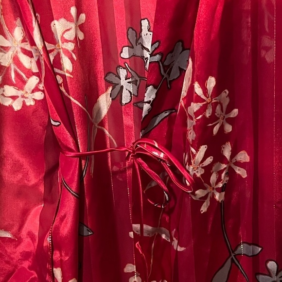 Inner Most vintage red and gray floral long rope with gold metallic accents - Picture 8 of 8